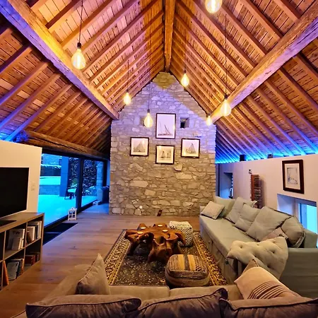 Chez Quiet, Chez Qalm, Chez Que4 *