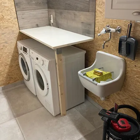 Chez Quiet, Chez Qalm, Chez Que4 *