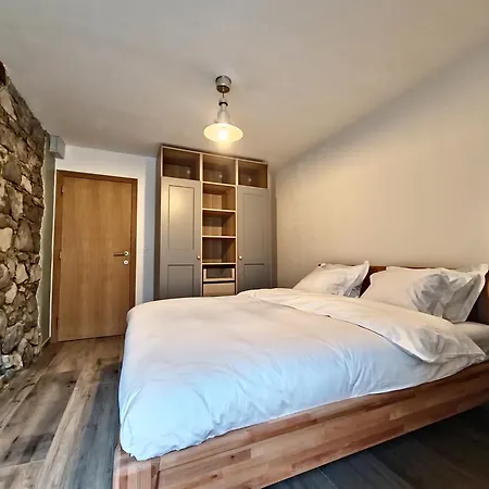 Chez Quiet, Chez Qalm, Chez Que4